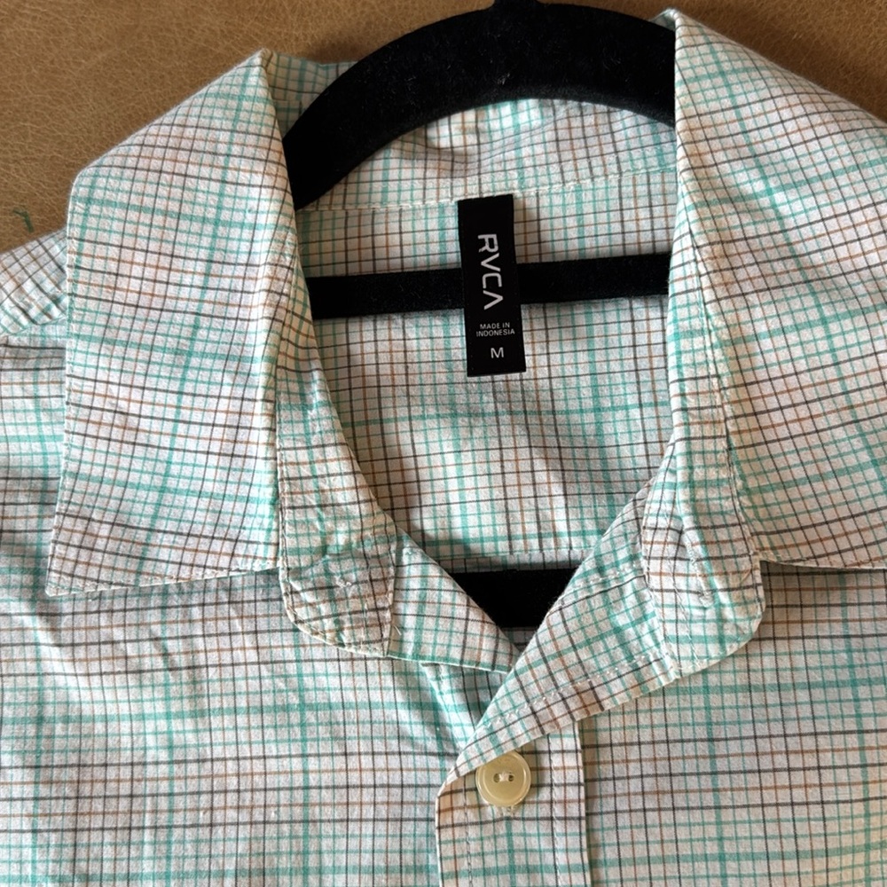 RVCA Medium Button Up - Picture 3 of 4